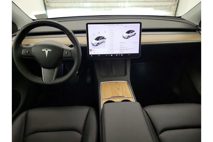 $29998 : Tesla Model Y 2023 AWD Long image 9