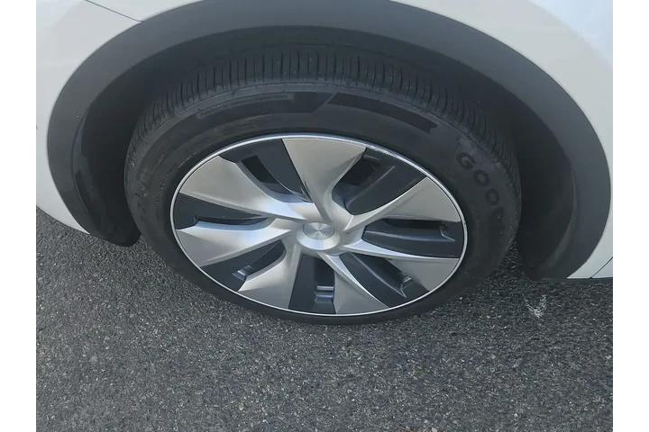 $27000 : Tesla Model Y 2021 AWD Long image 3