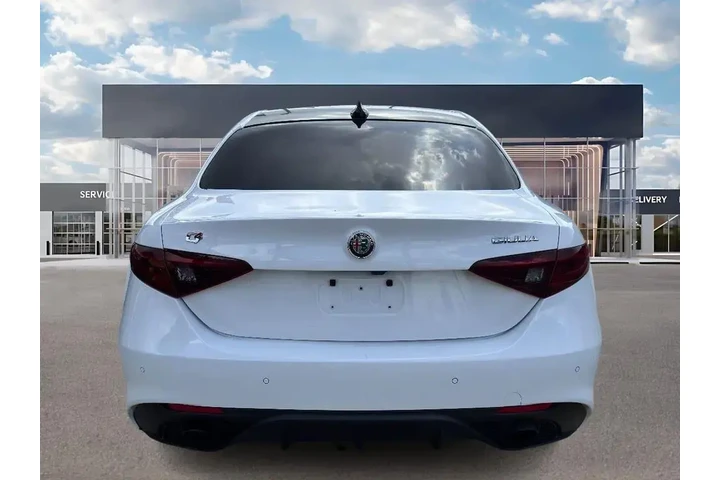 $25695 : Alfa Romeo Giulia 2023 AWD T image 5