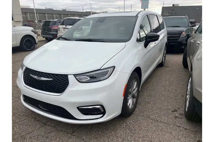 $39995 : Chrysler Pacifica 2026 Limit image 2
