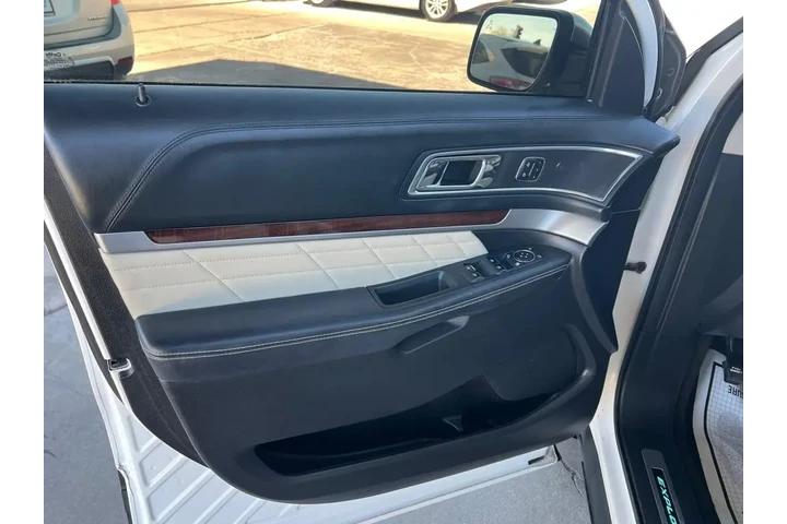 2016 Explorer Platinum AWD image 10