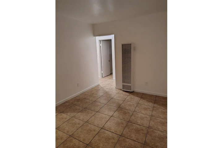 $1925 : Grande Apto! 1br/1bn Disponibl image 2