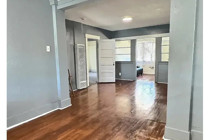$1890 : LOCATION...LOCATION...LOCATION image 1