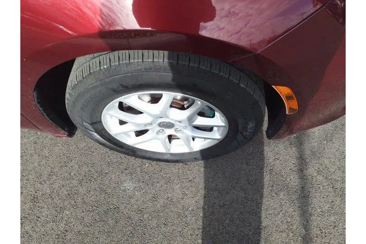 $13242 : Chrysler Voyager 2020 LXi 4d image 8