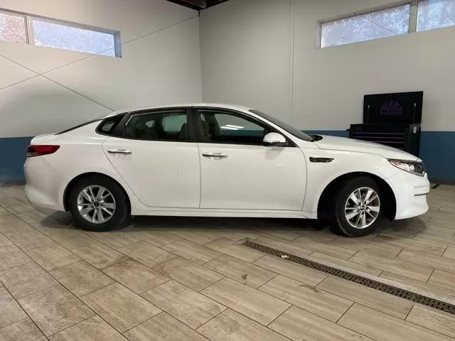 $11999 : Pre-Owned 2018 Optima LX image 2