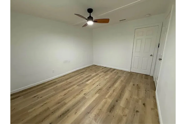 $800 : Beautiful Home...LAKEWOOD,CA image 3