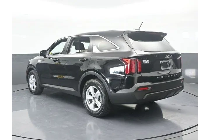 $16991 : Kia Sorento 2022 LX 4dr SUV image 4