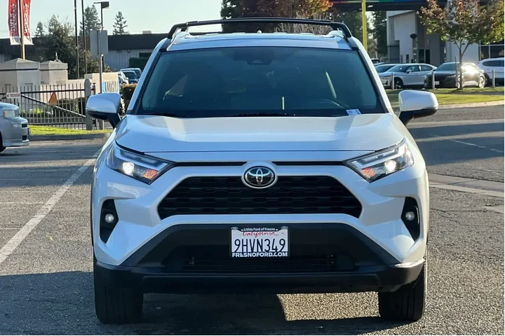$27000 : Toyota RAV4 2023 XLE Premium image 10