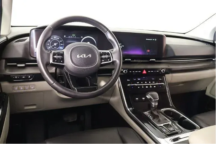 $38083 : Kia Carnival 2024 SX 4dr Min image 3