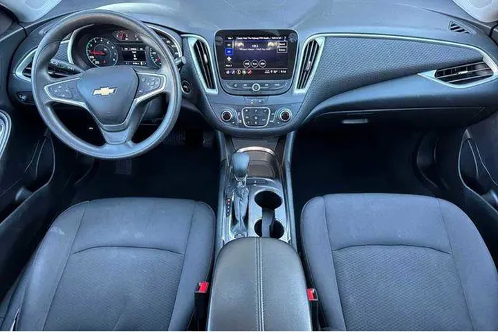 $13813 : Chevrolet Malibu 2022 LT 4dr image 5