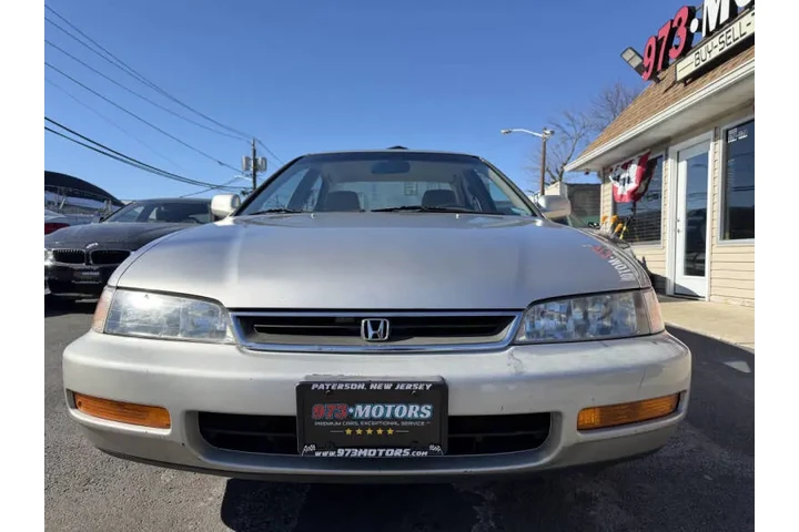 $3699 : 1996 Accord 25th Anniversary image 6