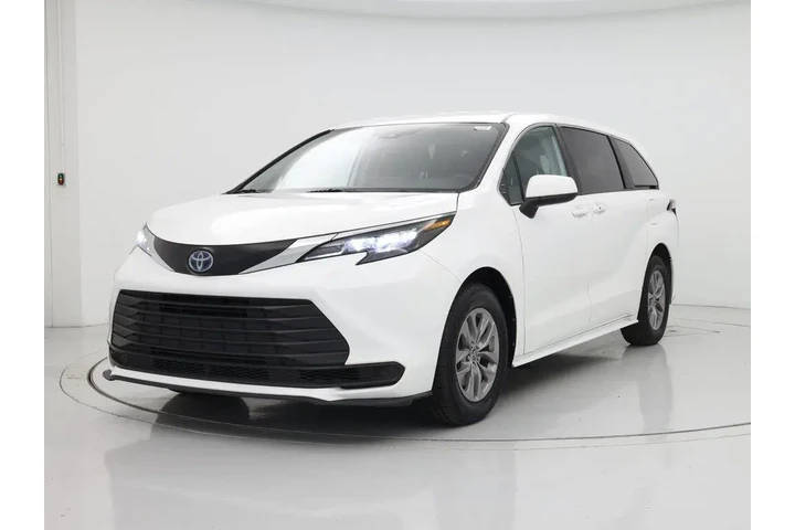 $36998 : Toyota Sienna 2024 LE 8-Pass image 4