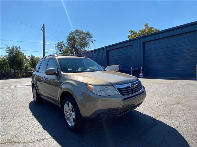 $7988 : 2009 Forester 2.5 X Premium, image 9