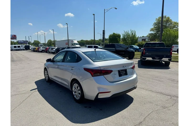 $6980 : 2018 Accent SE Sedan Manual image 4