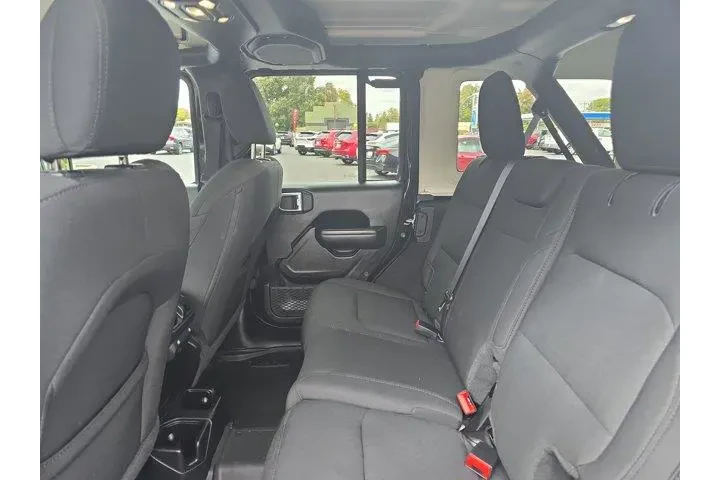 $35995 : Jeep Wrangler Unlimited 2021 image 8