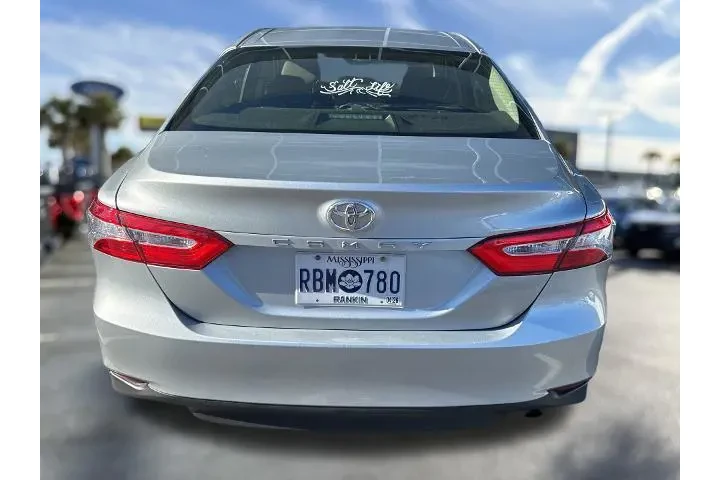 $14049 : Toyota Camry 2018 LE 4dr Sed image 8