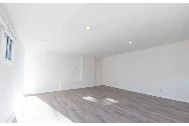 $2399 : Beautiful 3 bedroom home in LA image 7