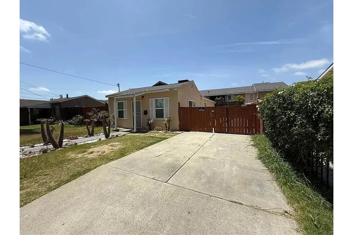 $800 : Beautiful Home...LAKEWOOD,CA image 1