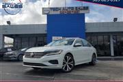 2021 Volkswagen Passat en Hialeah