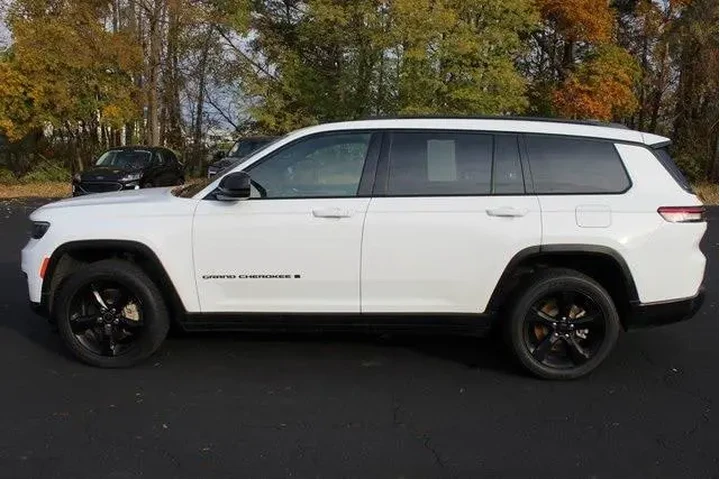 $28675 : Jeep Grand Cherokee L 2023 4 image 9