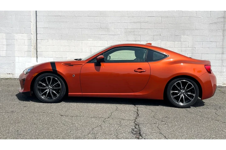 $13995 : 2017 86 Manual (Natl) image 3
