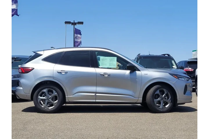 $18888 : Ford Escape 2023 ST-Line 4dr image 3