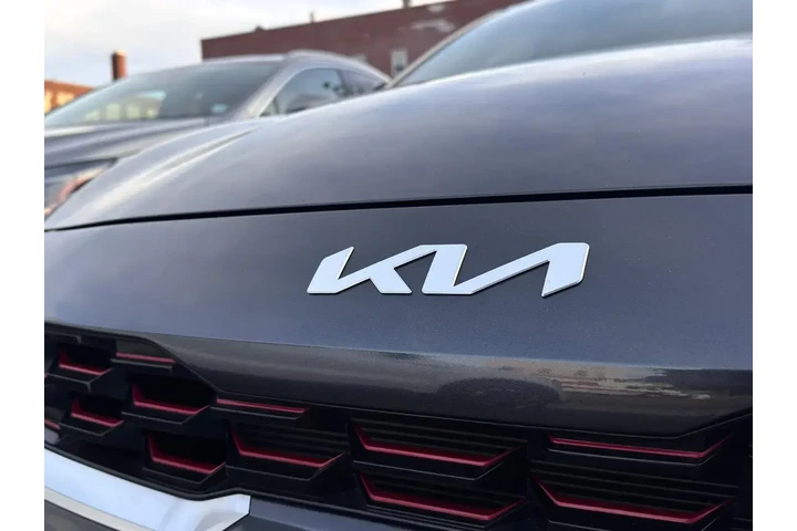 $15695 : Kia Forte 2023 GT-Line 4dr S image 9