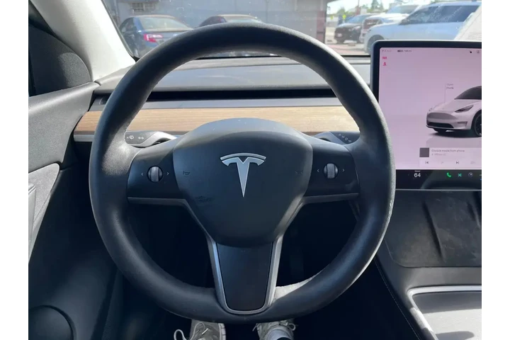 $33988 : Tesla Model Y 2022 AWD Long image 6