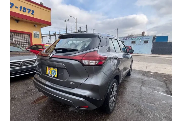 2021 Kicks SV image 8