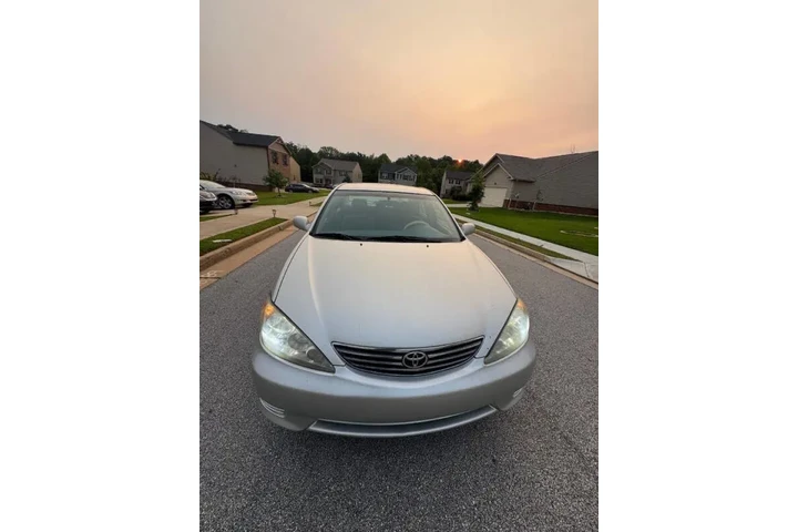 $3800 : 2005 Camry LE image 9