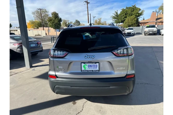 2019 Cherokee Latitude 4WD image 6