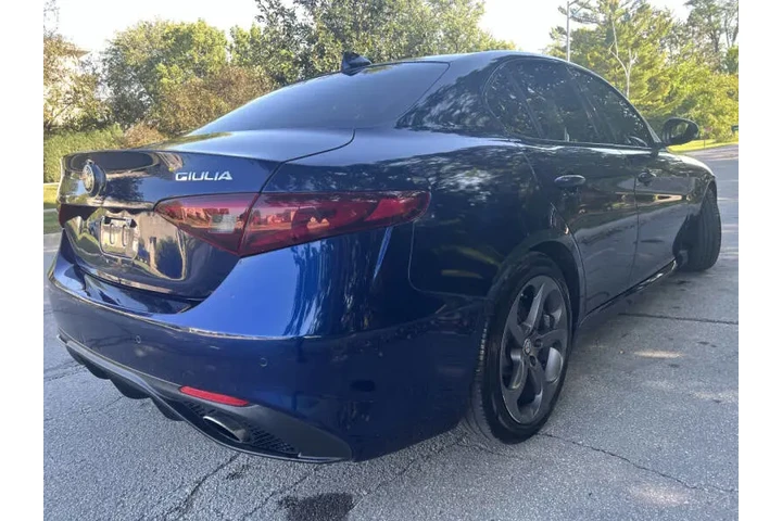 $1 : 2018 Alfa Romeo Giulia image 9