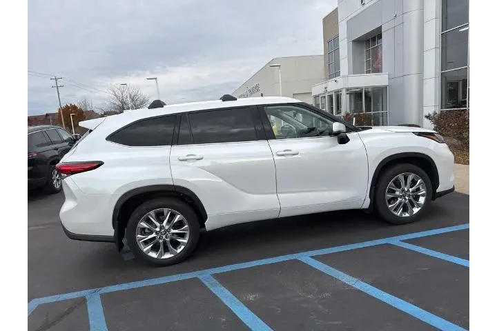 $39459 : Toyota Highlander 2023 AWD L image 6