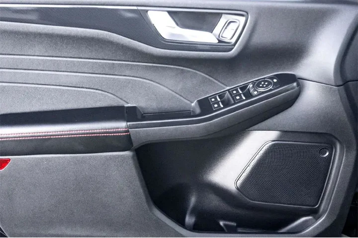 $24978 : Ford Escape 2025 ST-Line 4dr image 10