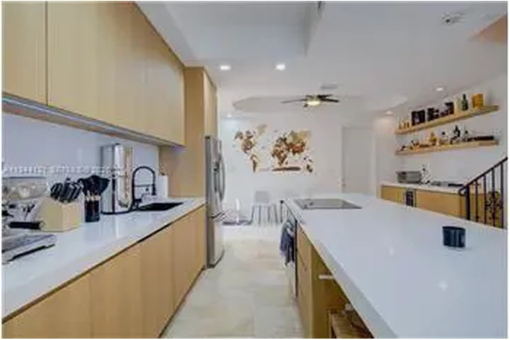 $7950 : Rental property with 3 bedro image 7