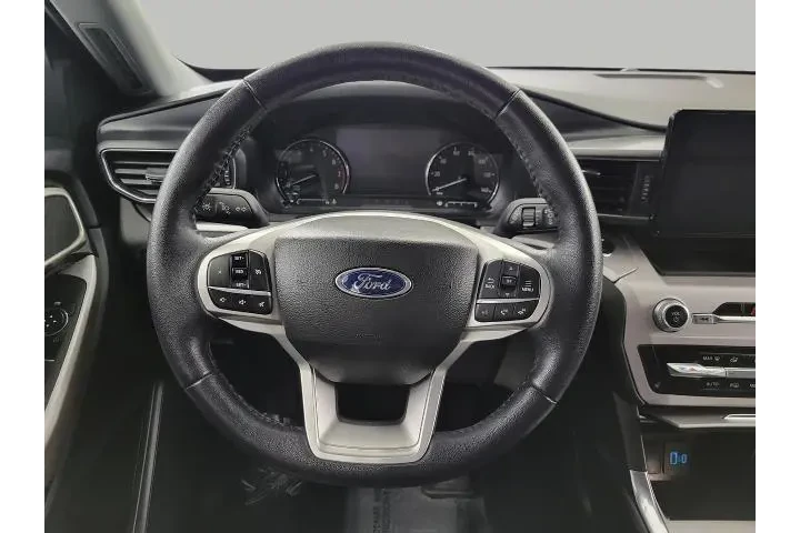 $33909 : Ford Explorer 2023 AWD XLT 4 image 4