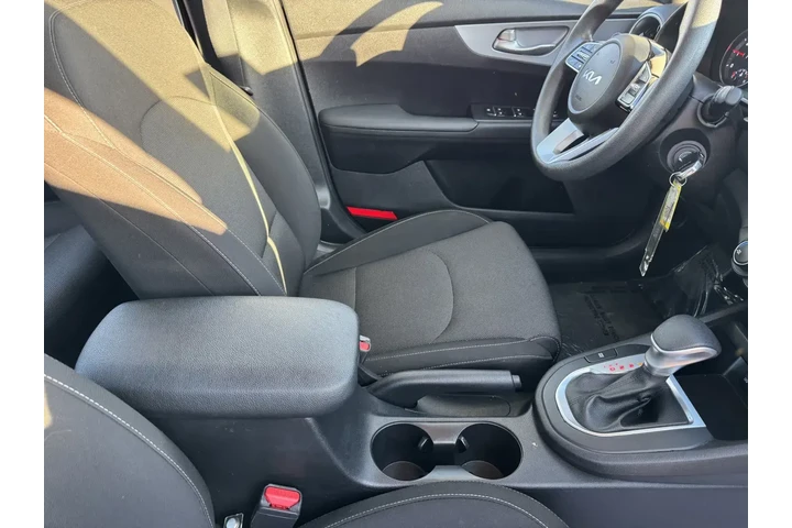 $14776 : Kia Forte 2023 LX 4dr Sedan image 6