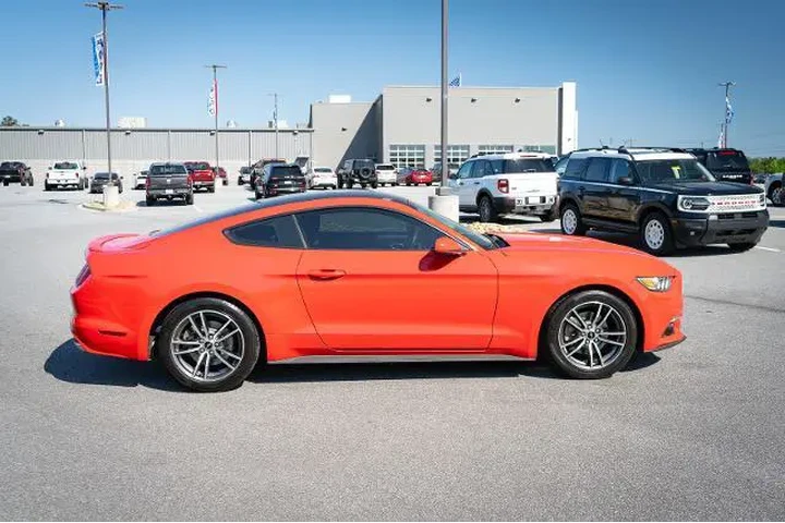 $18977 : Ford Mustang 2017 EcoBoost 2 image 10