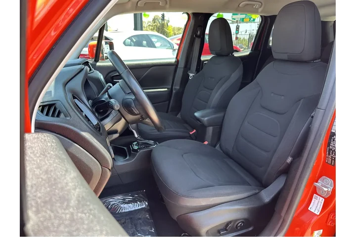 $11477 : 2017 Renegade Altitude image 9