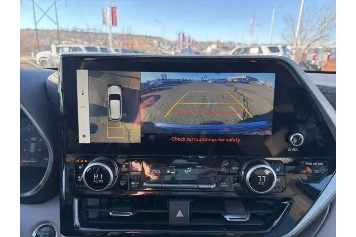 $38874 : Toyota Highlander 2023 L 4dr image 9