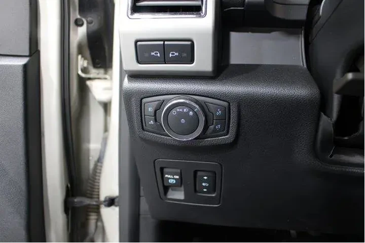 $24982 : Ford F-150 2018 4x4 Lariat 4 image 9