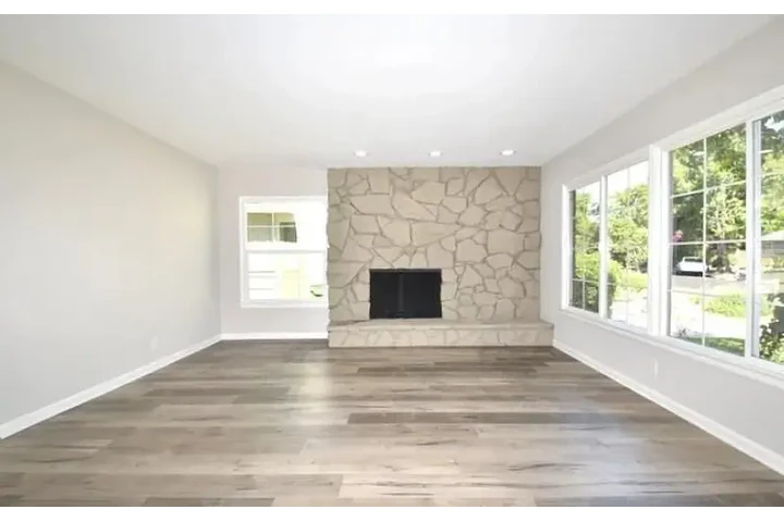 $2500 : 3Bed/2Bath House in Koreatown image 3
