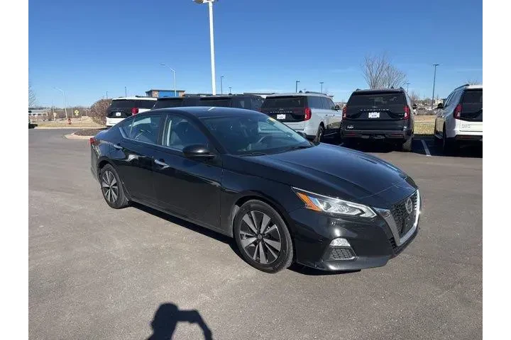 $15000 : Nissan Altima 2021 2.5 SV 4d image 1