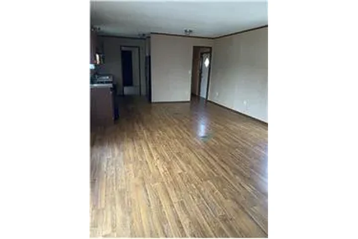 $875 : Rental property with 2 bedro image 2