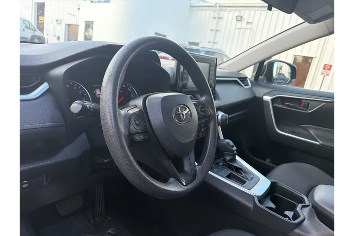 $14890 : Toyota RAV4 2019 LE 4dr SUV image 9