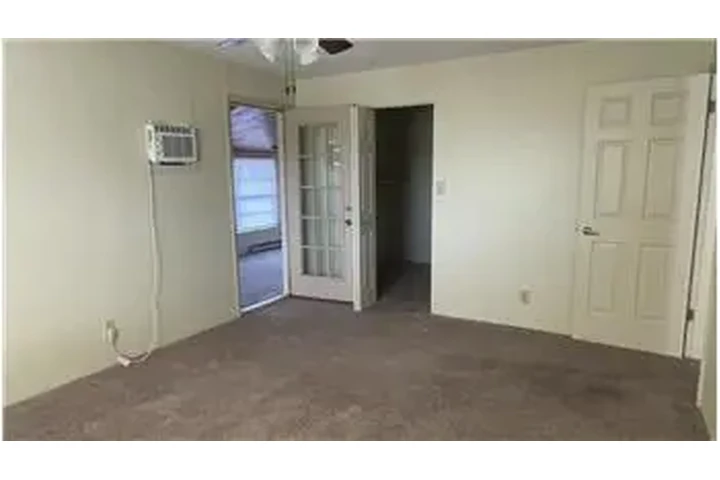 $850 : Rental property with 2 bedro image 5