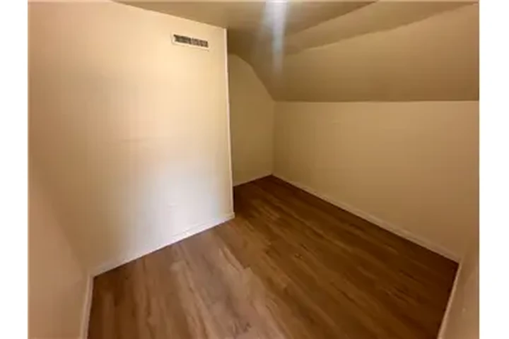 $1300 : Rental property with 3 bedro image 5