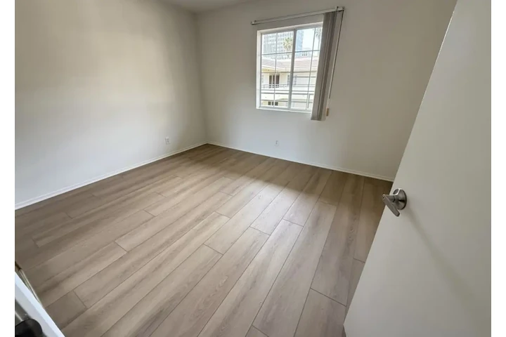 $1500 : MODERNO APTO DE 2 HABITACIONES image 4