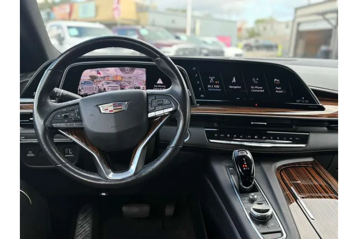 2021 Escalade Luxury 2WD image 8