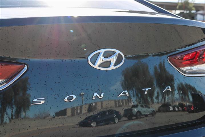 $17990 : Pre-Owned 2019 Hyundai Sonata image 9